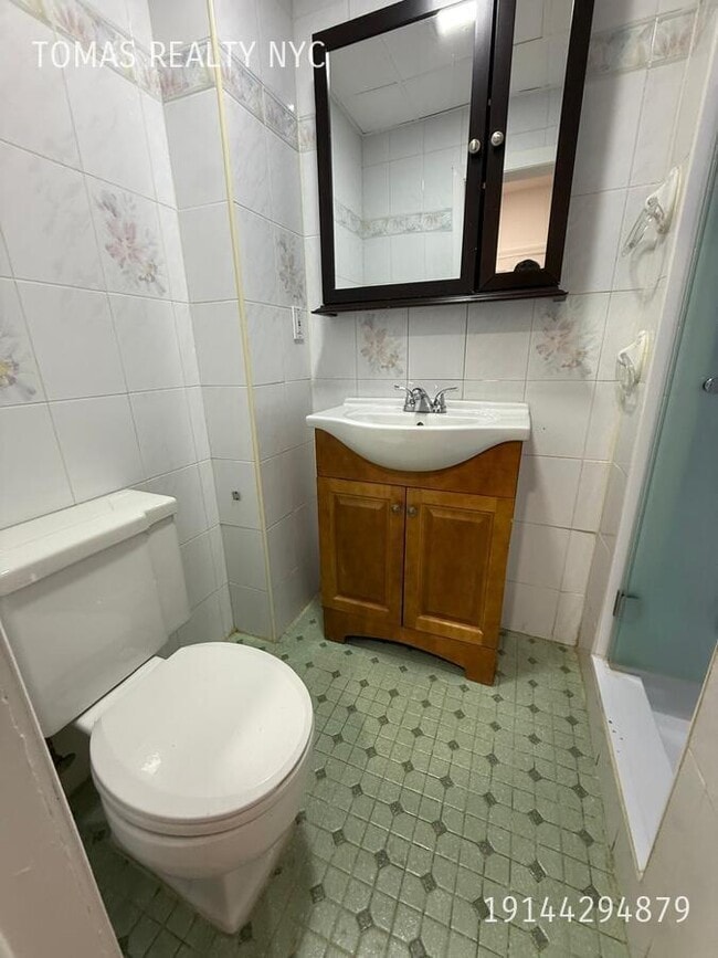 Building Photo - 41 Caryl Ave