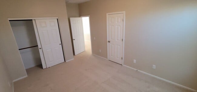 Building Photo - Immaculate 3 Bedroom Home in Aliante