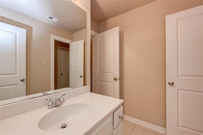 Building Photo - 14426 Summerleaf Ln