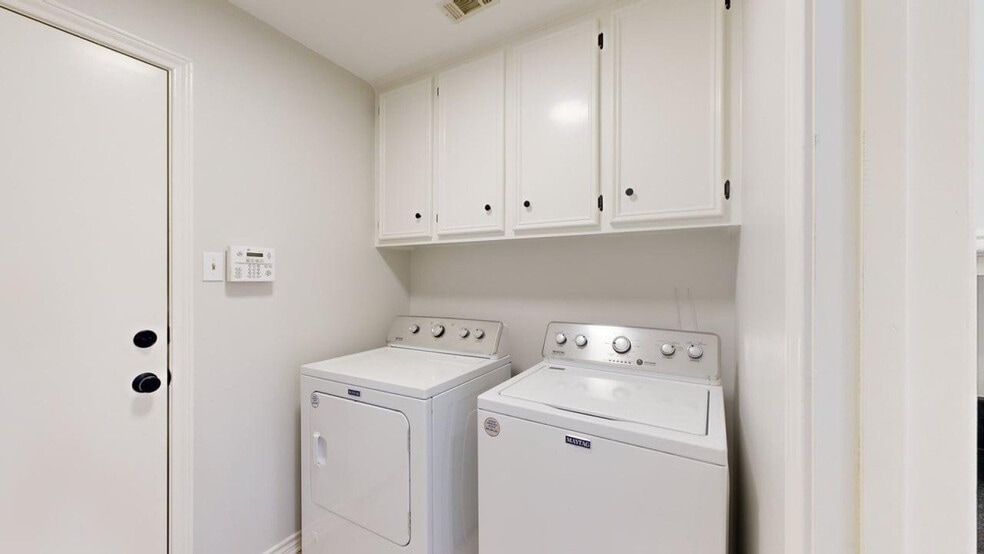 Building Photo - 1803 Fernhaven Cir