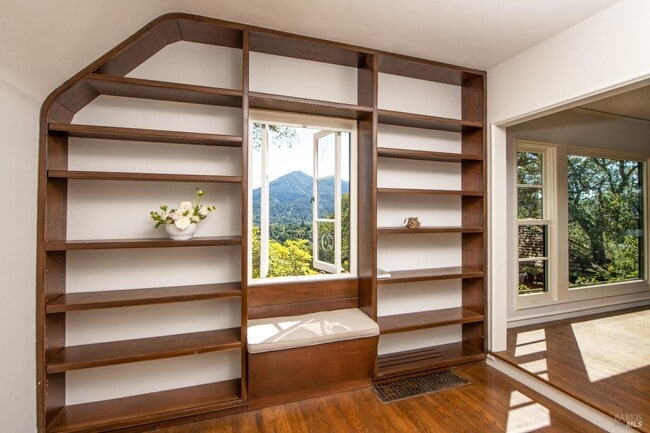 Building Photo - 20 Vista Dr