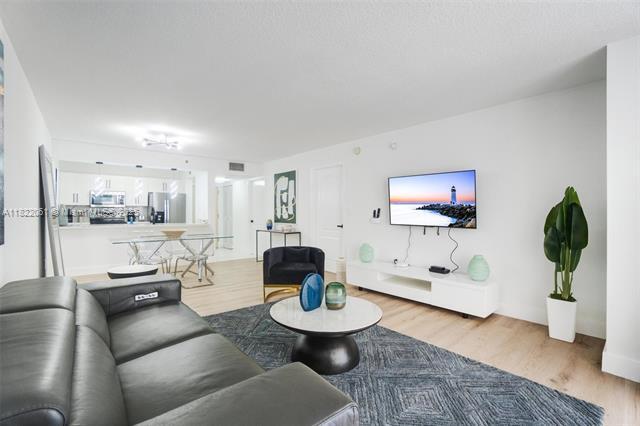 Building Photo - 1200 Brickell Bay Dr