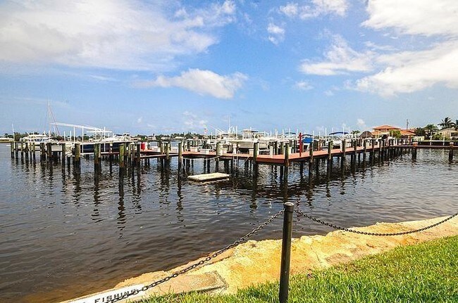 Building Photo - 160 Yacht Club Way