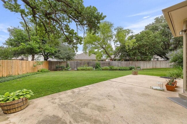 Building Photo - 1221 Boerne Dr