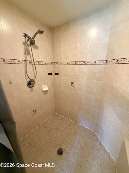 Building Photo - 915 Twisting Branch Ct