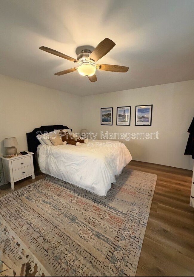 Building Photo - 2625 Pirineos Way