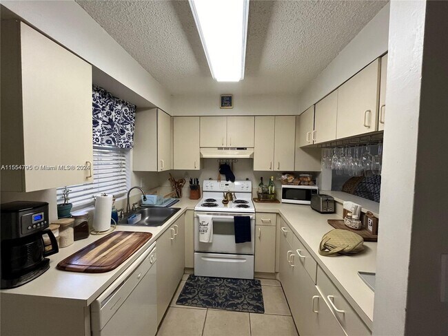 Building Photo - 14911 SW 82nd Terrace