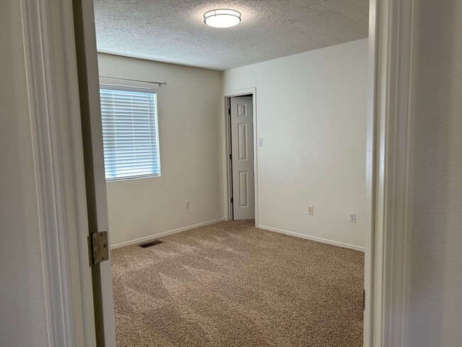 Building Photo - Move-In Special! $100 Off Per Month | 5 be...