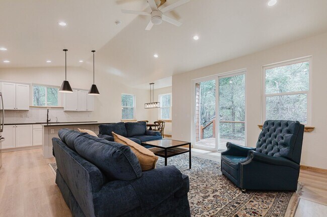 Building Photo - Beautiful New Construction Mountain Retreat