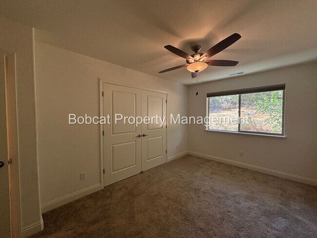 Building Photo - 3 Bed, 2.5 Bath, Townhome Located in Carson City - Mills Landing Community
