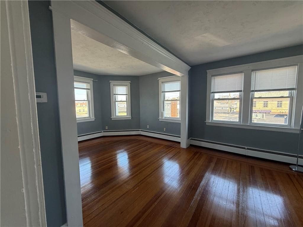 Building Photo - 10 Knight St