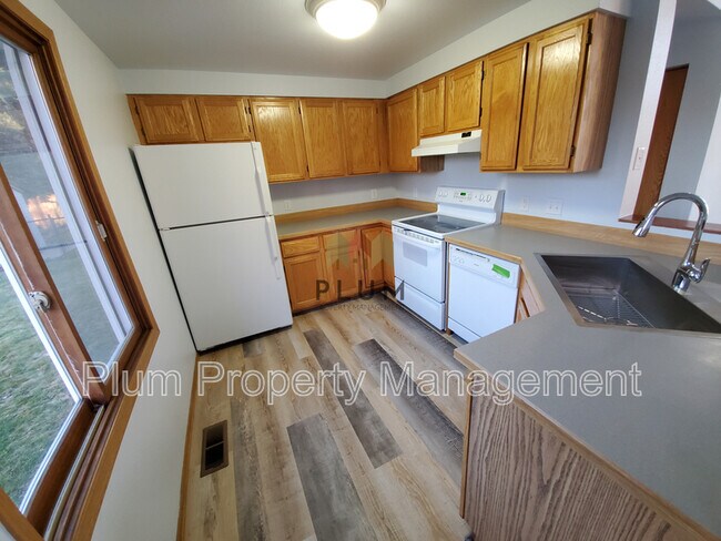 Building Photo - 2360 Village Square