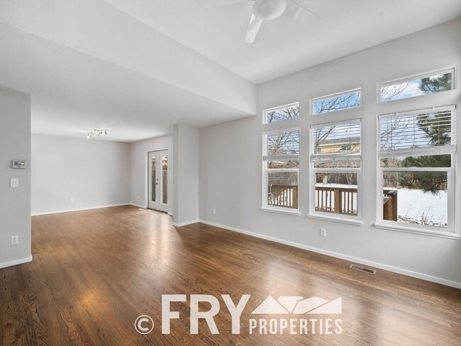 Building Photo - Great Townhome Near the Foothills