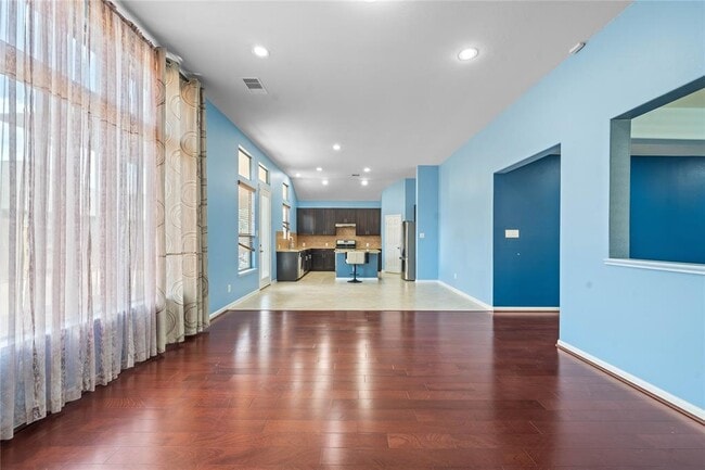 Building Photo - 16434 Sheffield Run Dr