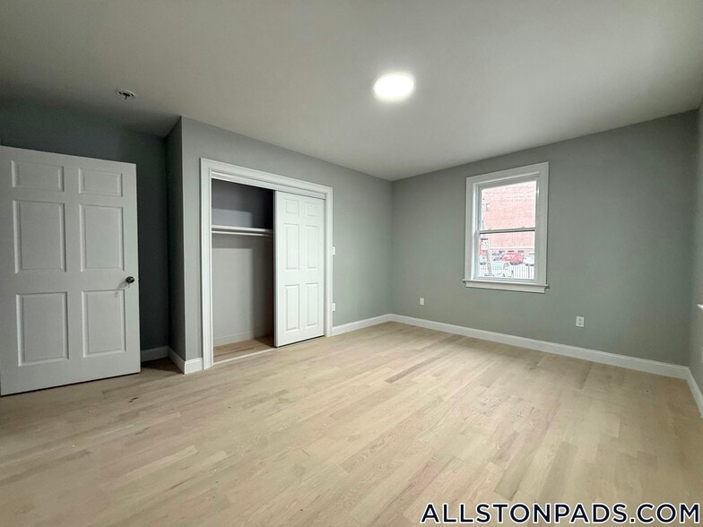 Building Photo - 8 Brentwood St