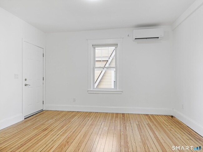 Building Photo - 27 5th St