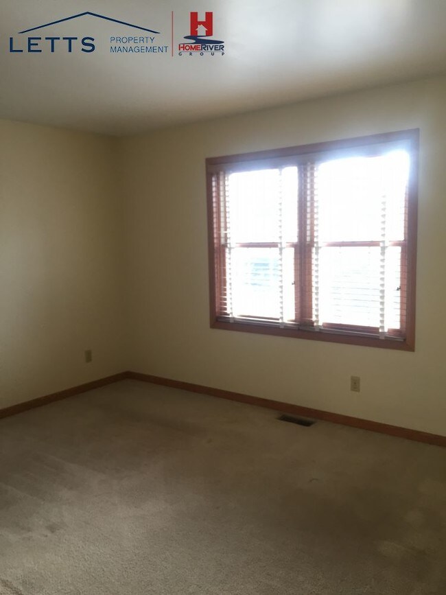 Building Photo - NEWLY RENOVATED 4 BDRM 2.5 BATH