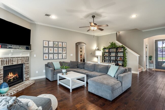 Building Photo - LEGACY HOME AVAILABLE! BELLE ROSE!