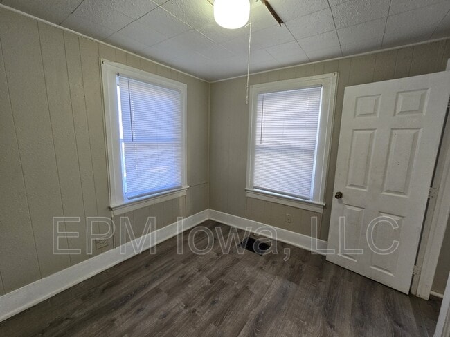 Building Photo - 109 Summit Ave