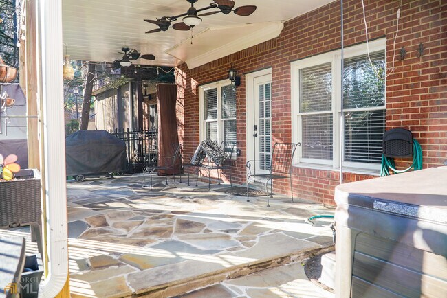 Building Photo - 1127 Ashton Bluff Dr NE