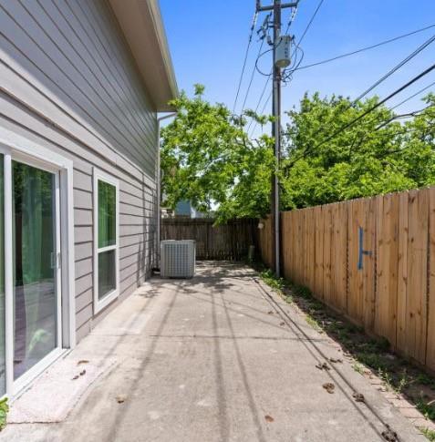 Building Photo - 11847 Plumbrook Dr