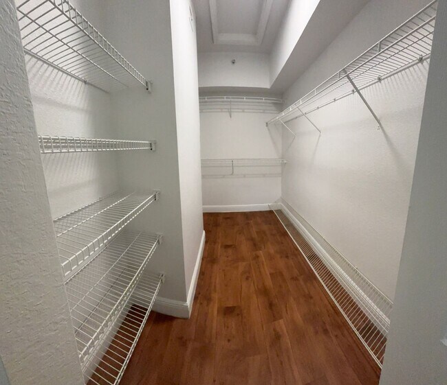 Building Photo - Great Location!  Limited Time Offer: Up to $2,000 Move-In Credit + Free Utility Connection