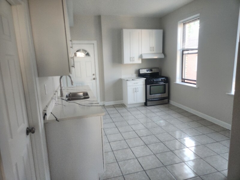 Building Photo - 2326 S Homan Ave