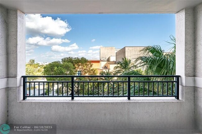 Building Photo - 610 W Las Olas Blvd