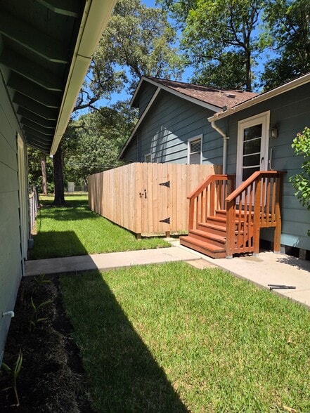 Building Photo - 4777 Holly Ln W