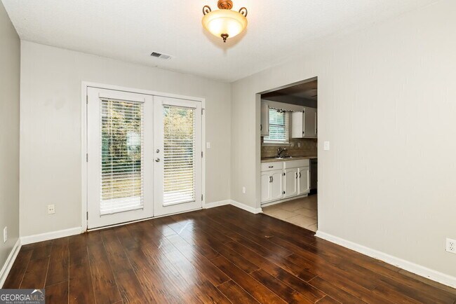 Building Photo - 2521 Country Lake Cir