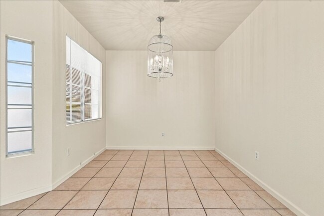 Building Photo - 2576 Silver Shadow Dr