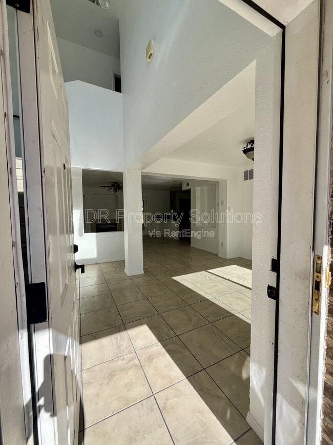 Building Photo - 8123 Waterbury Pl NW