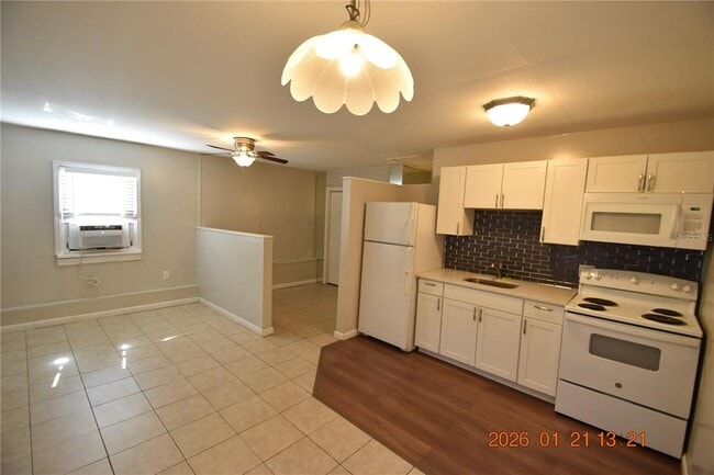 Building Photo - 3021 6th Ave N