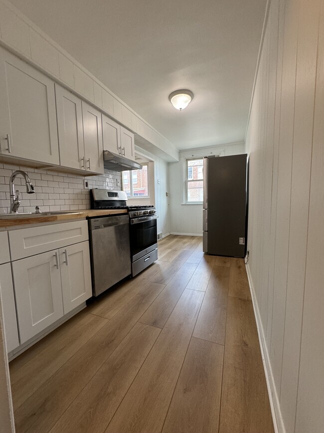 Kitchen 4 - 205 W Colonial St