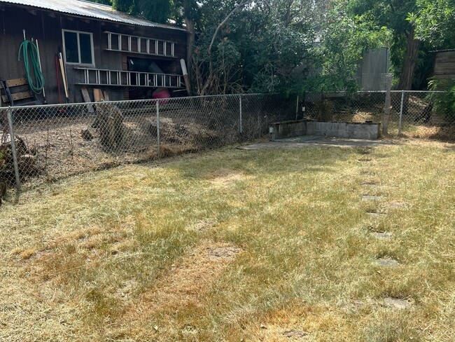 Building Photo - Charming 2 Bedroom, 1 Bath House with Fenced Yard, Carport & Laundry Hookups