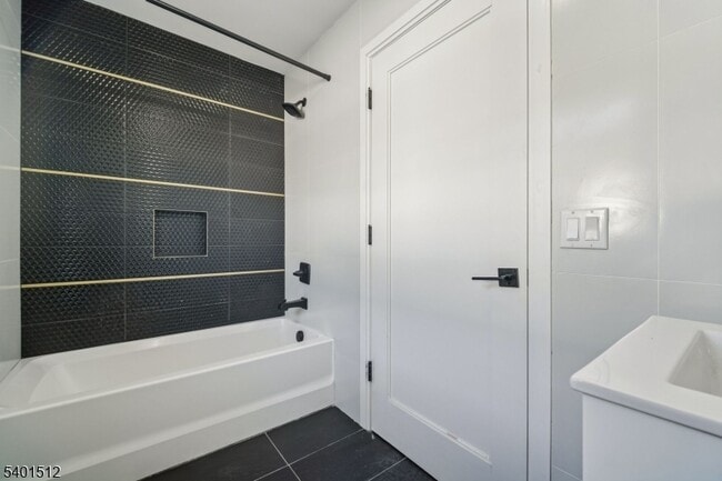 Building Photo - 19 Mountain Ave