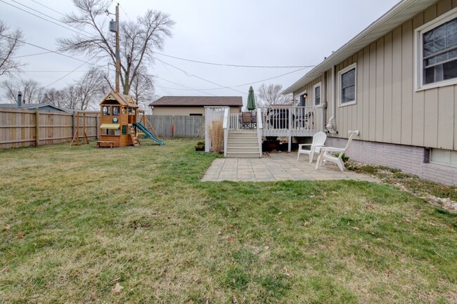 Building Photo - Beautifully updated 4 bed Bettendorf Home