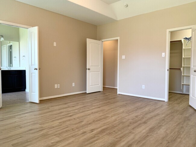 Building Photo - 8139 Edenwood Dr