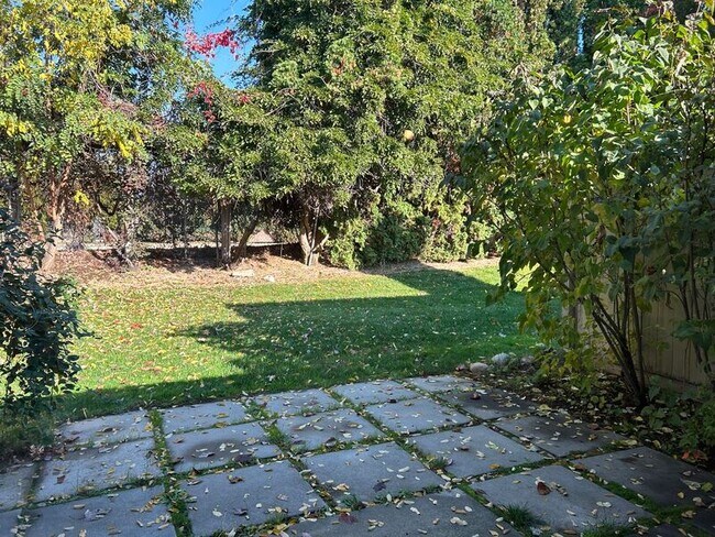 Building Photo - 3565 S Gekeler Ln