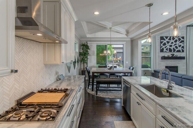 Building Photo - 53081 Enclave Cir