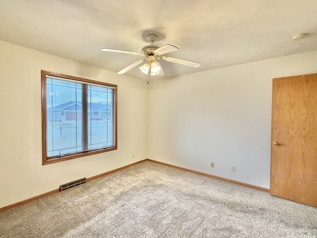 Building Photo - 2402 Stonefield Ln