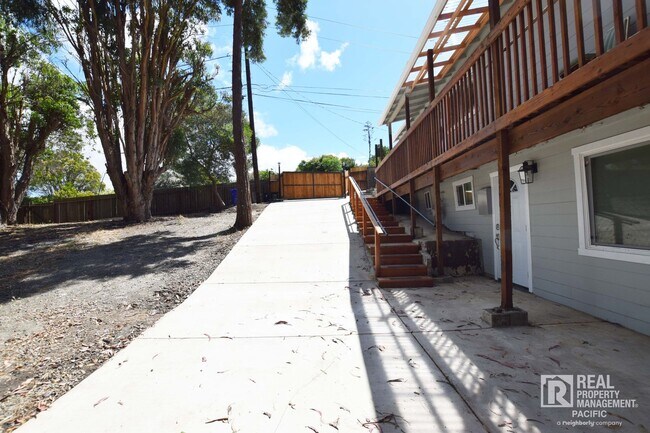 Building Photo - 1835 Bonita Rd