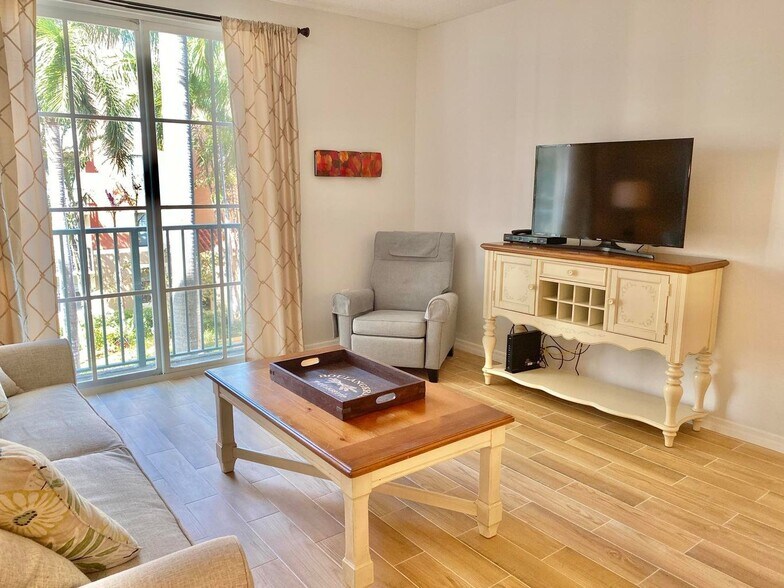 Building Photo - 720 S Sapodilla Ave
