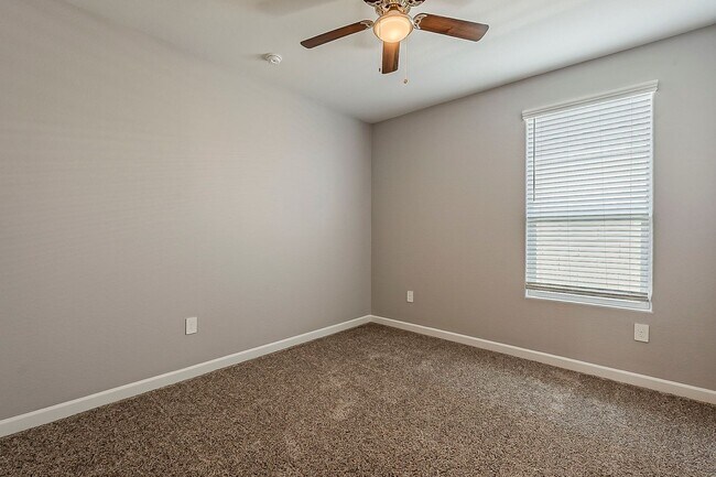 Building Photo - Spacious New-Build Family Home!
