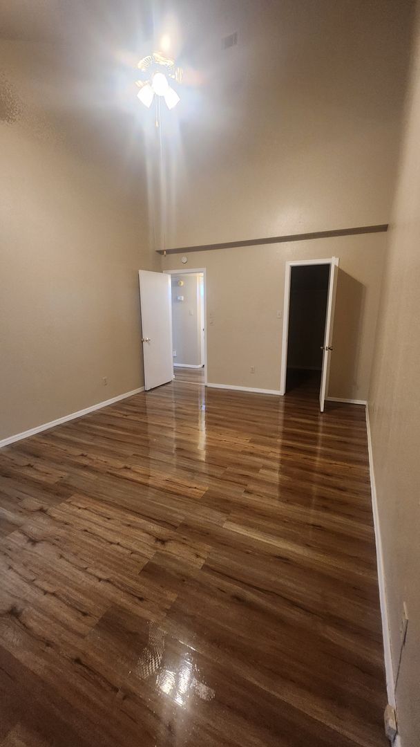 Building Photo - Pet negotiable with home owner approval!