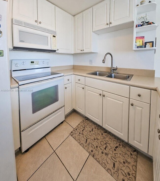 Building Photo - 1627 SW 37th Ave