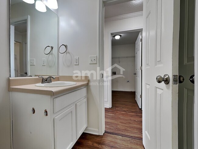 Building Photo - 3232 Spring Mesa Dr SW