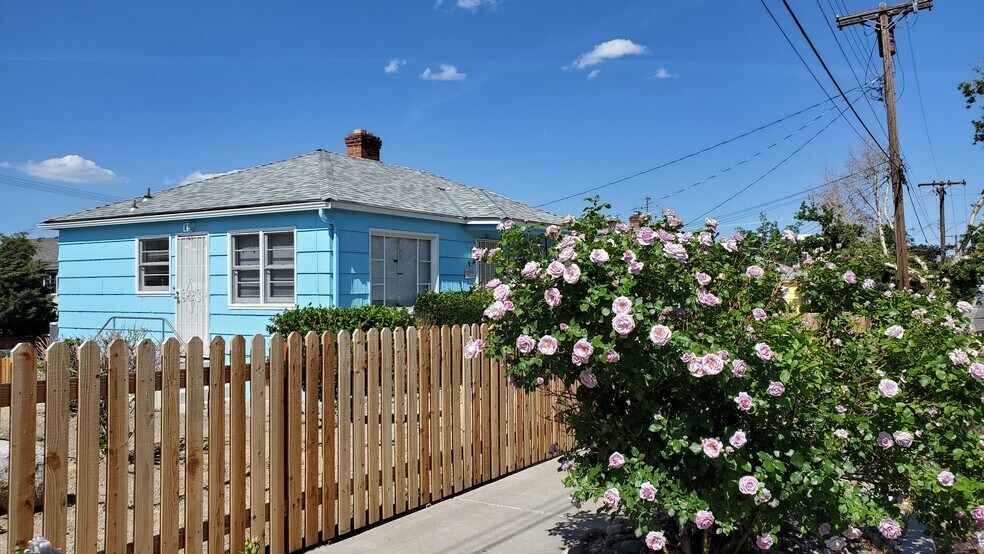 Primary Photo - 849 Roberts St