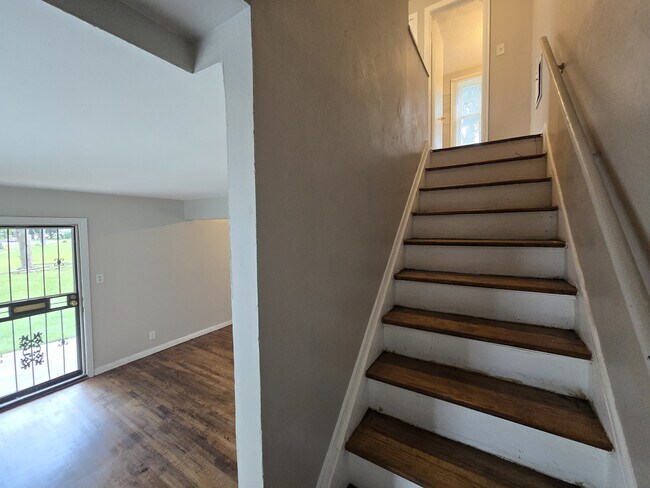 Building Photo - 9151 Mansfield St