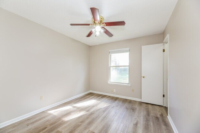 Building Photo - 2115 Center Way